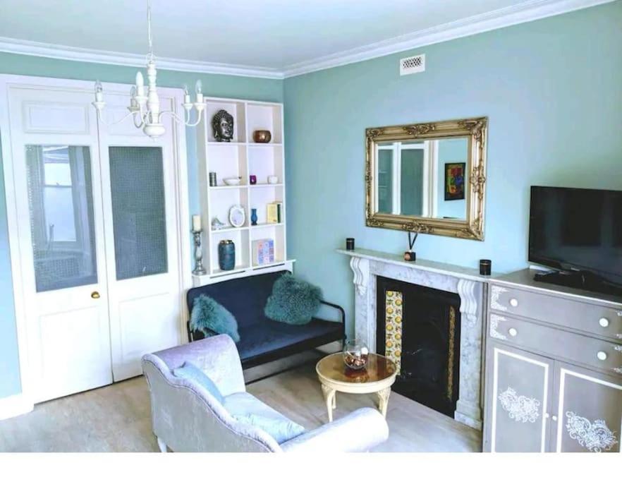 Beautiful Ground Floor With Parking, Exeter